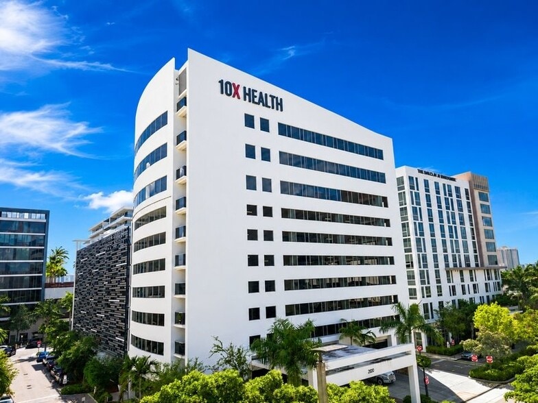 More Photos Of 2920-2950 NE 207th St, Aventura Unknown For Lease