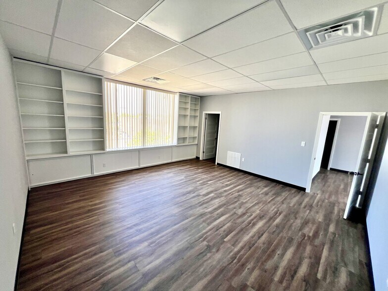 More Photos Of 701-817 W Park Row Dr, Arlington Freestanding For Lease