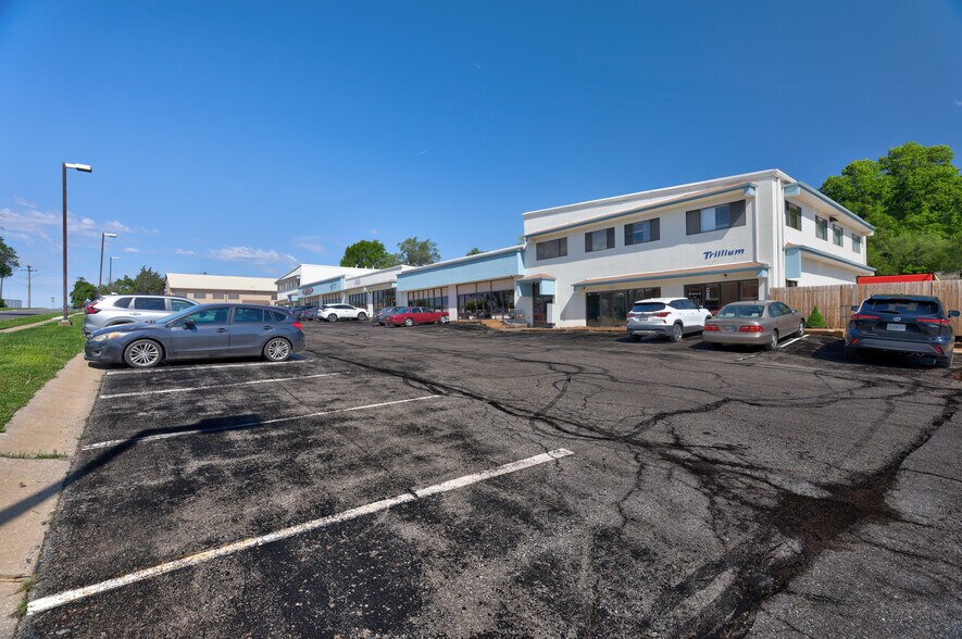 More Photos Of 12400-12460 W 62nd Ter, Shawnee Storefront Retail Office For Lease