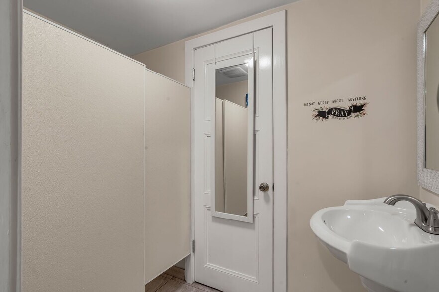 More Photos Of 1100 S Lorena St, Los Angeles Religious Facility For Sale