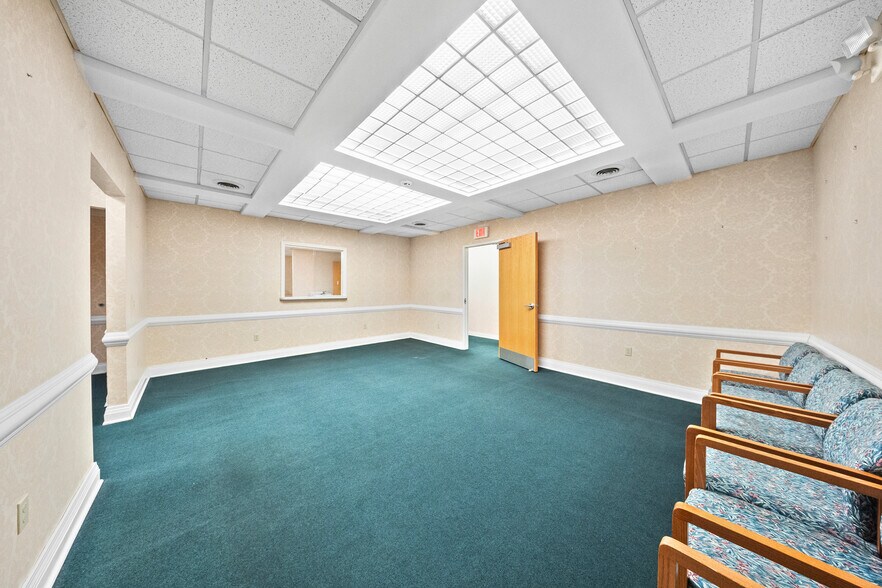More Photos Of 1901 Winchester Ave, Ashland Office For Sale