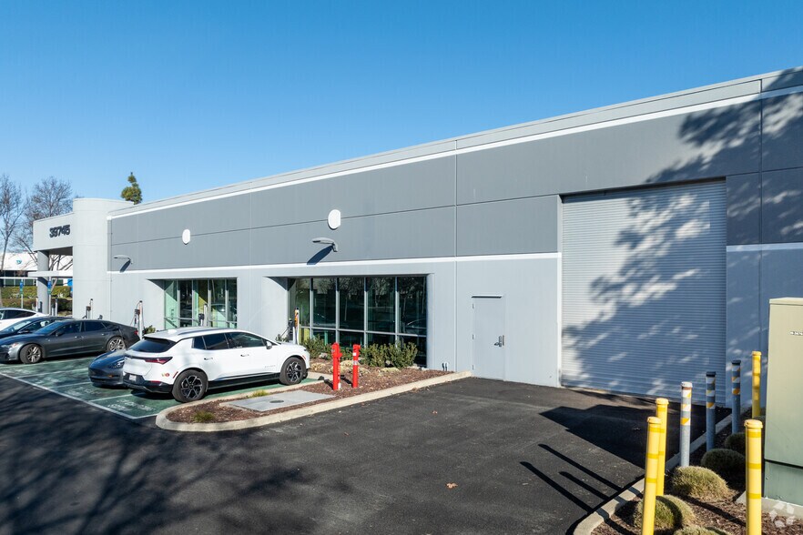 More Photos Of 39611 Eureka Dr, Newark Unknown For Lease