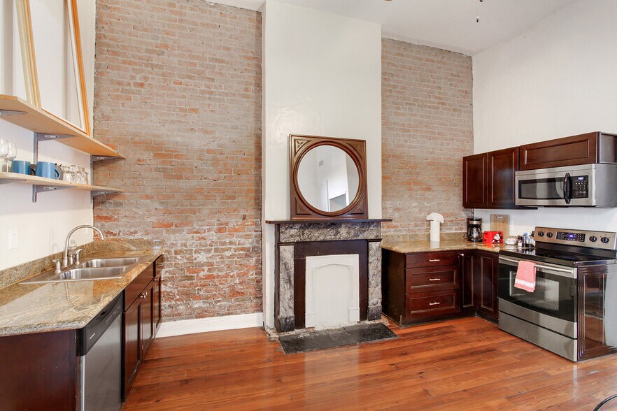 More Photos Of 1572 Magazine St, New Orleans Specialty For Sale