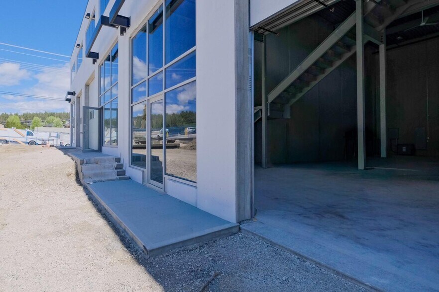More Photos Of 3179 Appaloosa Rd, Kelowna Warehouse For Sale