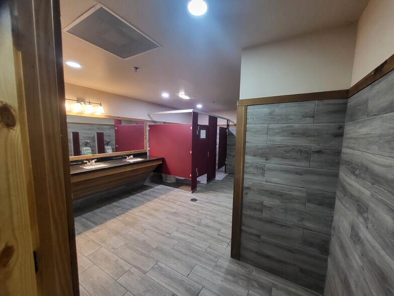 More Photos Of 800 S International Blvd, Hidalgo Freestanding For Lease