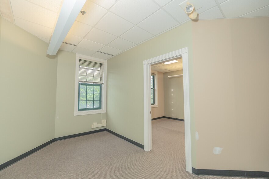 More Photos Of 2142 -2160 W Chesterfield Blvd, Springfield Storefront Retail Office For Lease