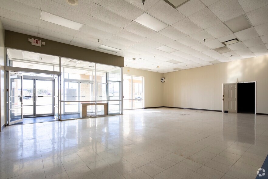 More Photos Of 3705-3789 Eastern Blvd, Montgomery Unknown For Lease