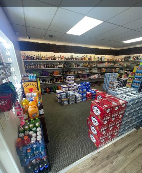 More Photos Of 2870 IN-61, Winslow Convenience Store For Sale