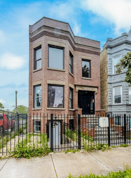Primary Photo Of 3651 W Grenshaw St, Chicago Multifamily For Sale