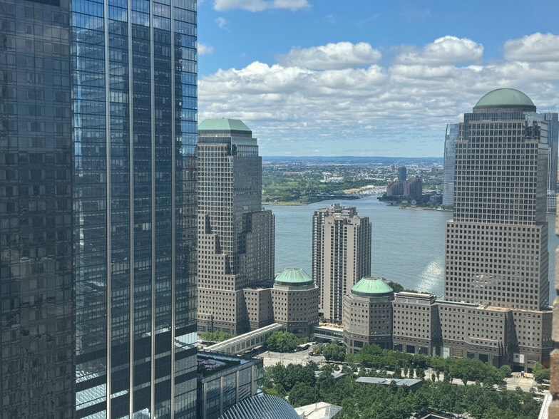 More Photos Of 225 Broadway, New York Office For Lease