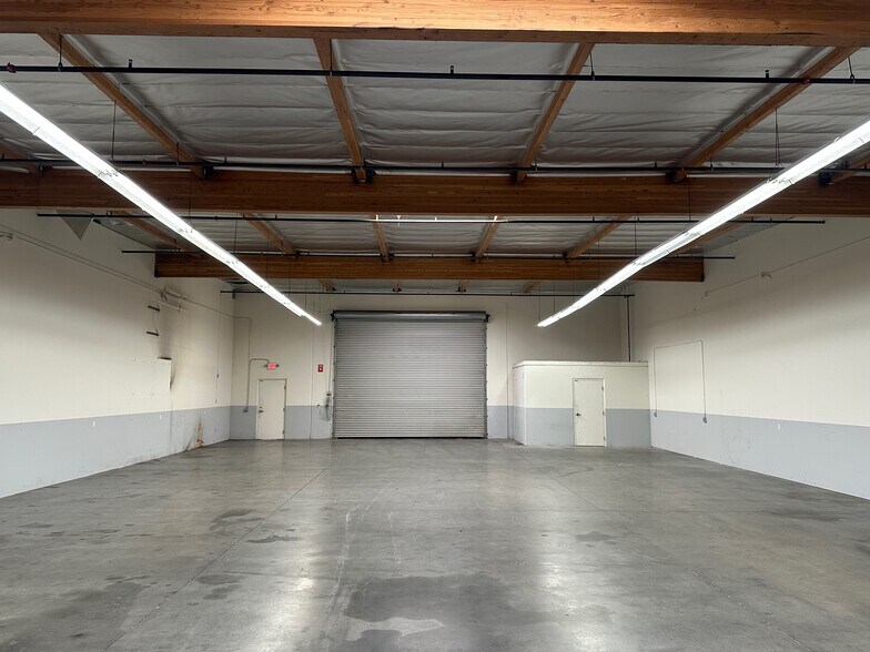 More Photos Of 2221 E Celsius Ave, Oxnard Manufacturing For Lease