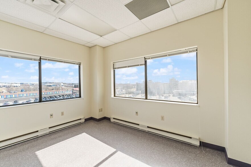 More Photos Of 277 Pleasant St, Dartmouth Office For Lease