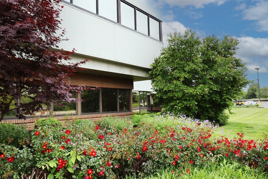 More Photos Of 1712 Magnavox Way, Fort Wayne Office For Sale