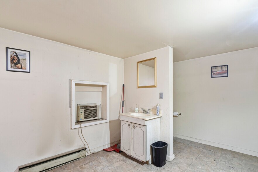 More Photos Of 16708 Frederick Rd, Mount Airy General Retail For Sale