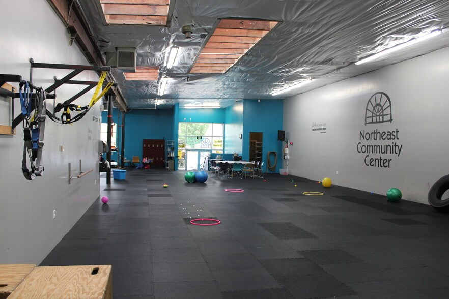 More Photos Of 3701-3719 NE Sandy Blvd, Portland Storefront Retail Office For Lease