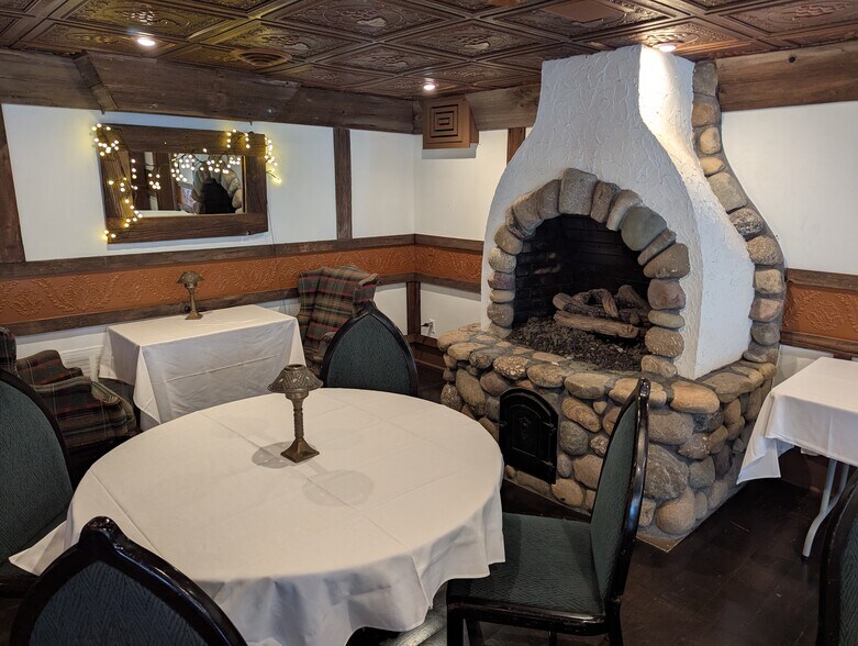 More Photos Of 35 E Garfield Rd, Aurora General Retail For Sale