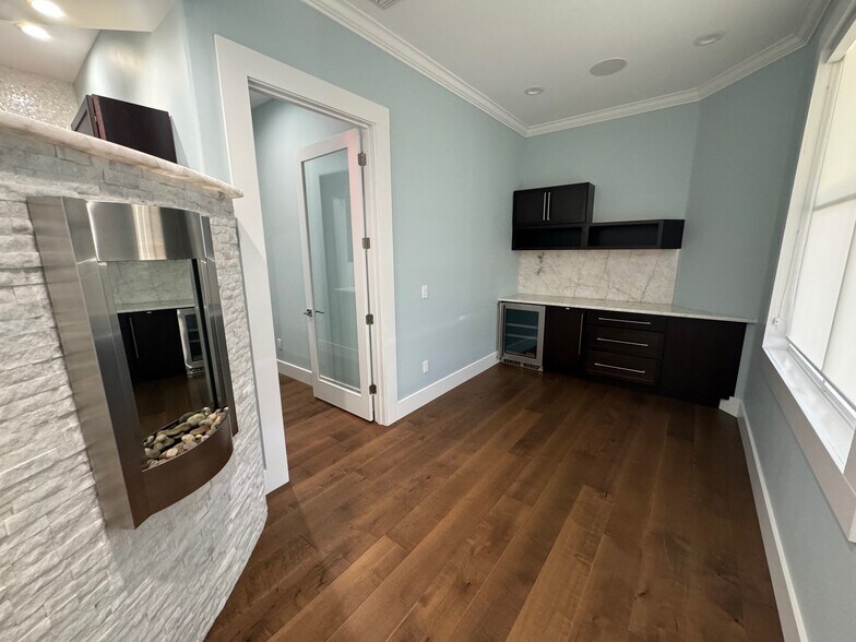 More Photos Of 5435 Park Central Ct, Naples Medical For Sale