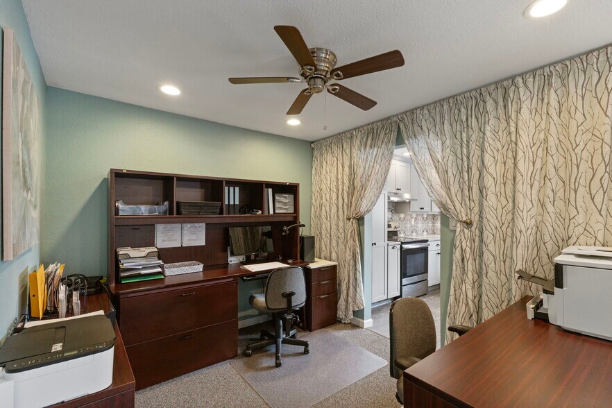 More Photos Of 17512 66th Ave Ct E, Puyallup Office For Sale