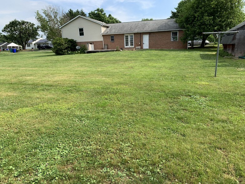 More Photos Of 5405 Village Ct, Adamstown Specialty For Sale