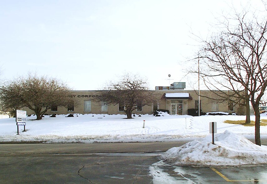 More Photos Of 2659 Wisconsin Ave, Downers Grove Manufacturing For Lease
