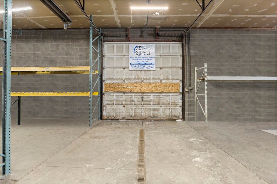 More Photos Of 26289 W Eight Mile Rd, Redford Township Manufacturing For Lease