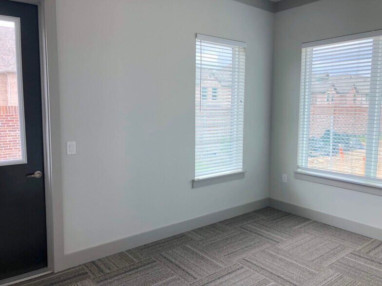 More Photos Of 1312 W Exchange Pky, Allen Medical For Lease