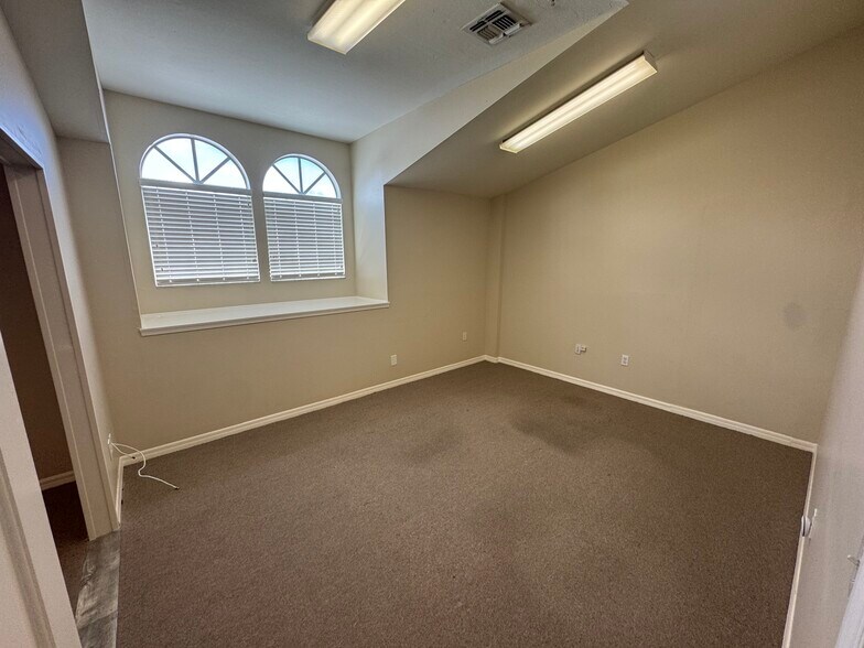 More Photos Of 10621 Airport Pulling Rd, Naples Unknown For Lease