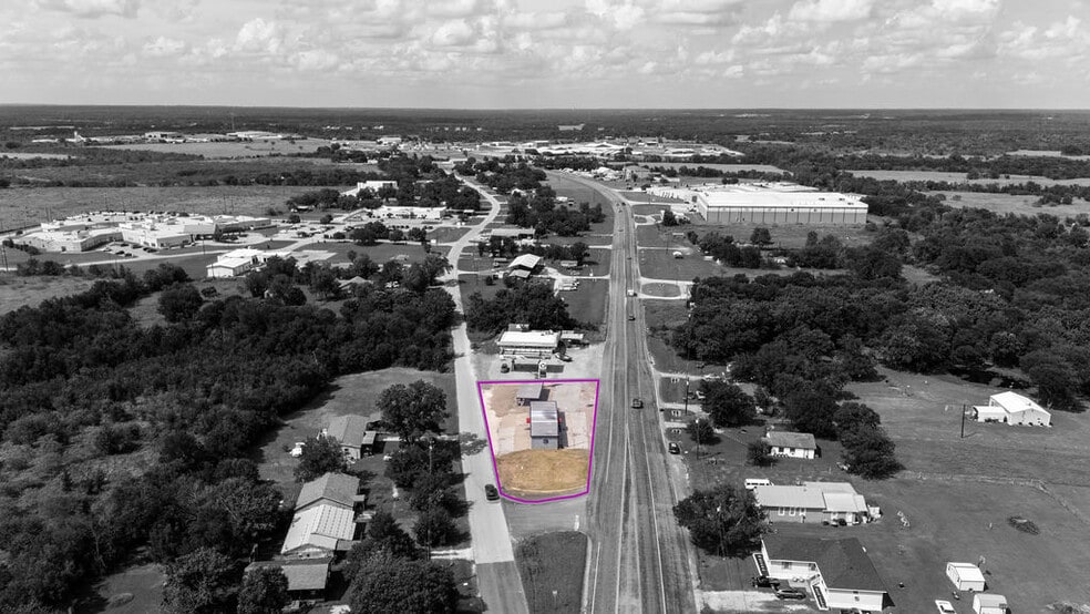 More Photos Of 617 N Ellis St, Groesbeck Carwash For Sale