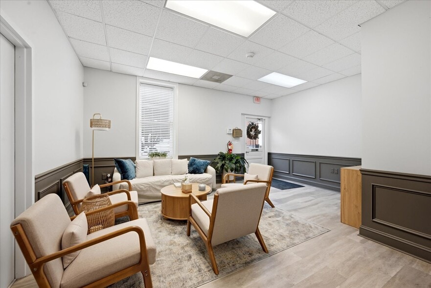 More Photos Of 48 W Boscawen St, Winchester Storefront Retail Office For Sale