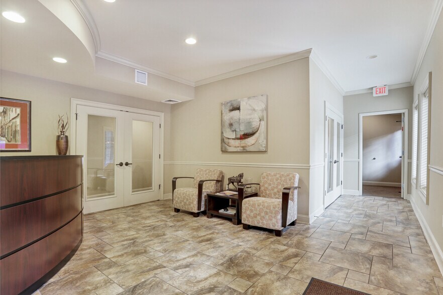 More Photos Of 68 Pointe Cir, Greenville Office For Lease