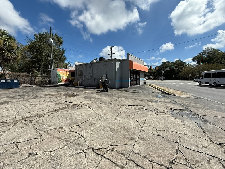 More Photos Of 2705 Bull St, Savannah Freestanding For Lease