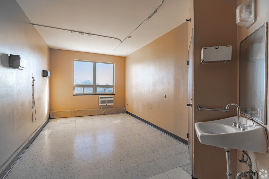 More Photos Of 3311 S Michigan Ave, Chicago Skilled Nursing Facility For Sale