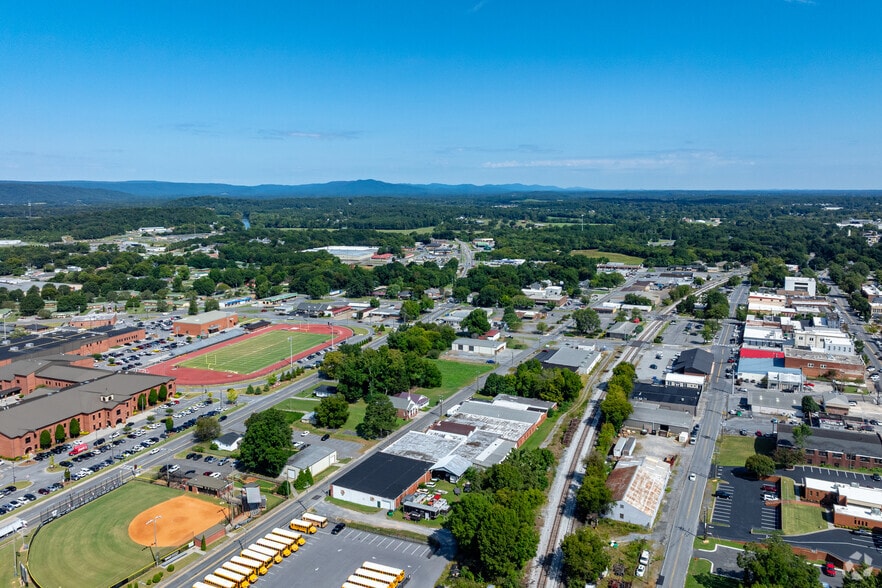 More Photos Of 222 King St S, Calhoun Warehouse For Sale