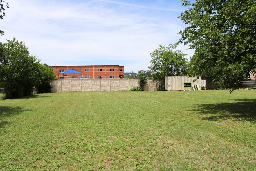 More Photos Of 7081 Heuermann Rd, San Antonio Office For Sale