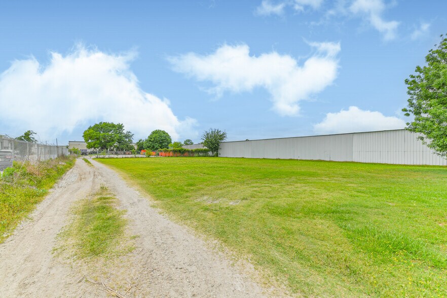 More Photos Of 7449 Wright Rd, Houston Manufacturing For Sale