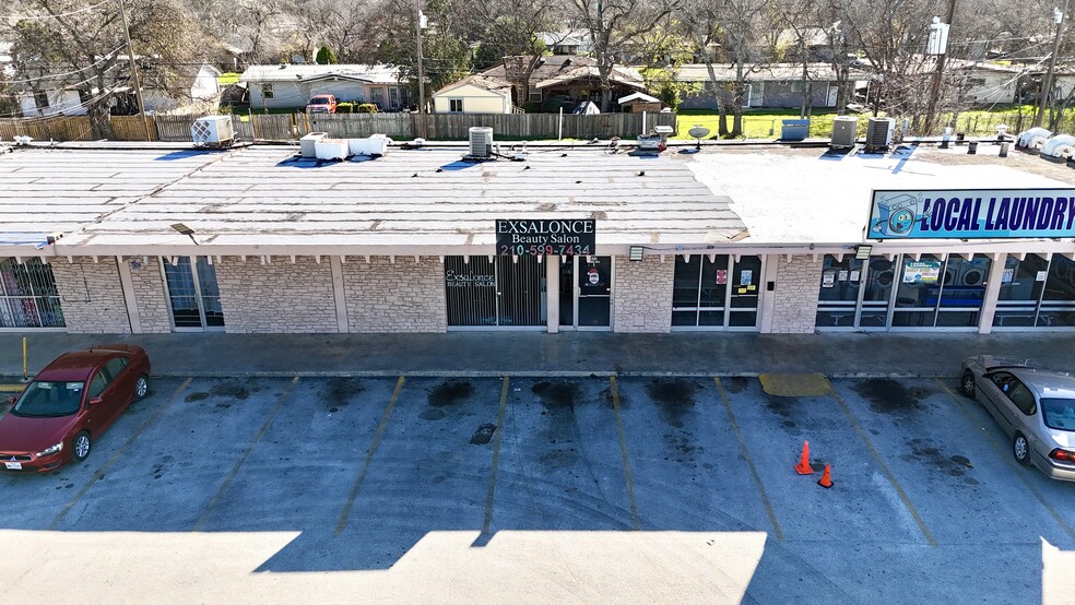 More Photos Of 7031 Ray Bon Dr, San Antonio Storefront Retail Office For Lease