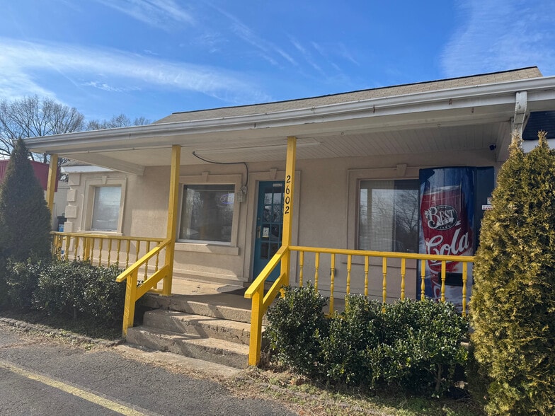 More Photos Of 2602 US-41, Greenbrier Freestanding For Sale