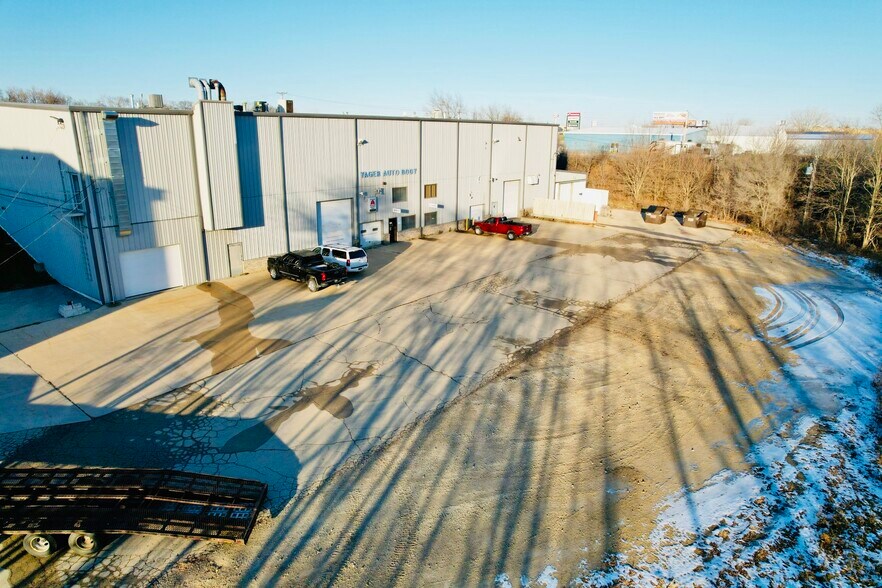 More Photos Of 4478-4488 Dodge St, Dubuque General Retail For Sale