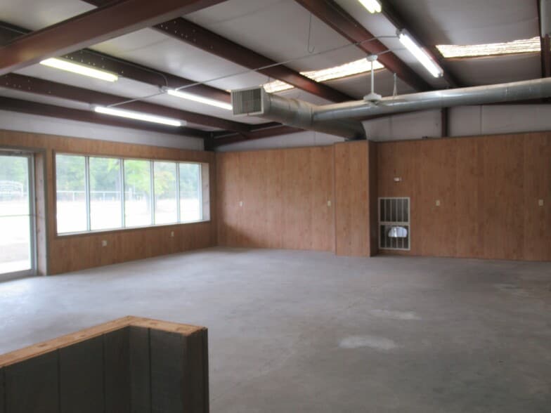 More Photos Of 220 SE Pike Rd, Sumter Garden Center For Lease