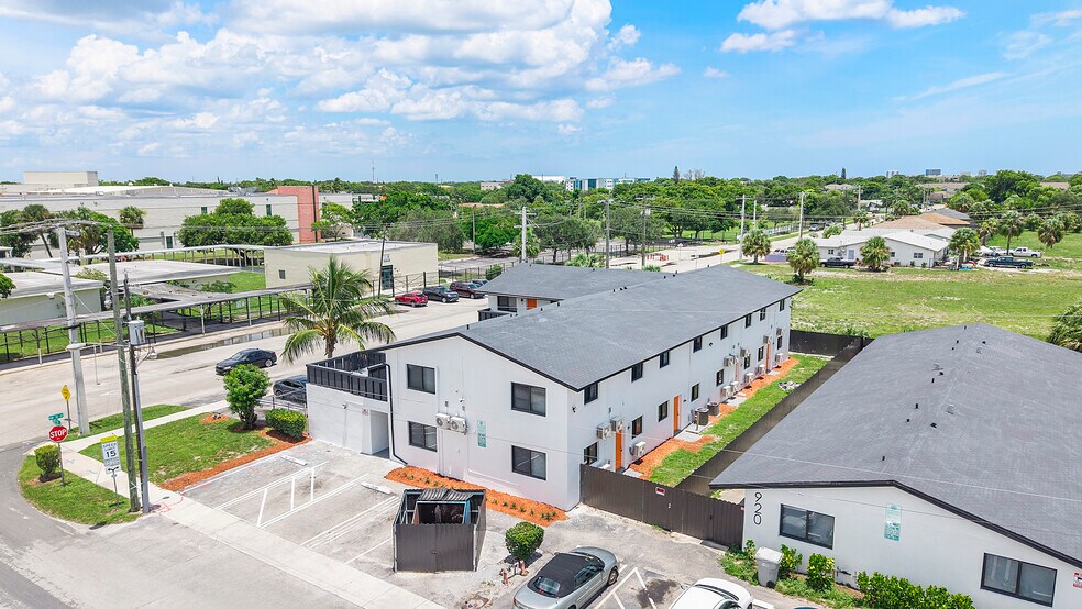 More Photos Of 940 NW 8th Ave, Pompano Beach Apartments For Sale