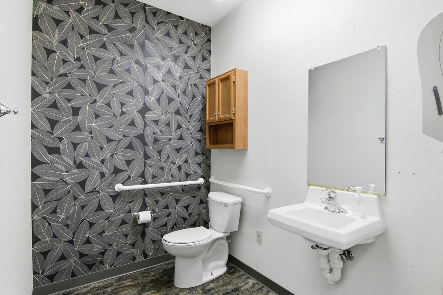 More Photos Of 1813 Wilson St, Menomonie Medical For Sale