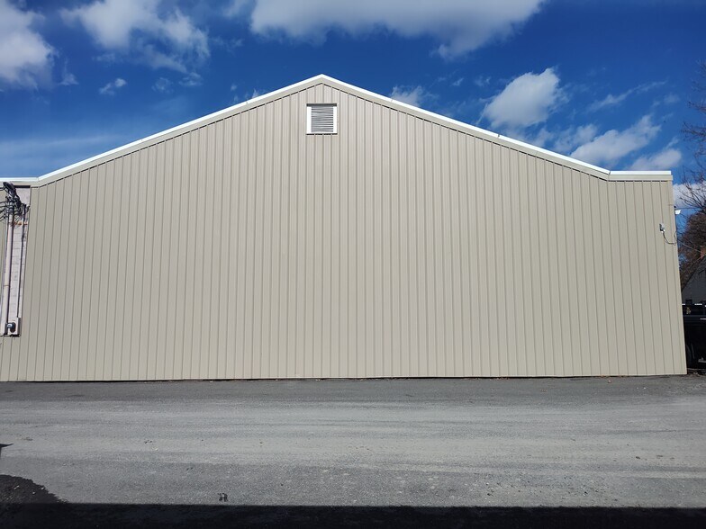 More Photos Of 300 5th St, Belvidere Light Distribution For Sale