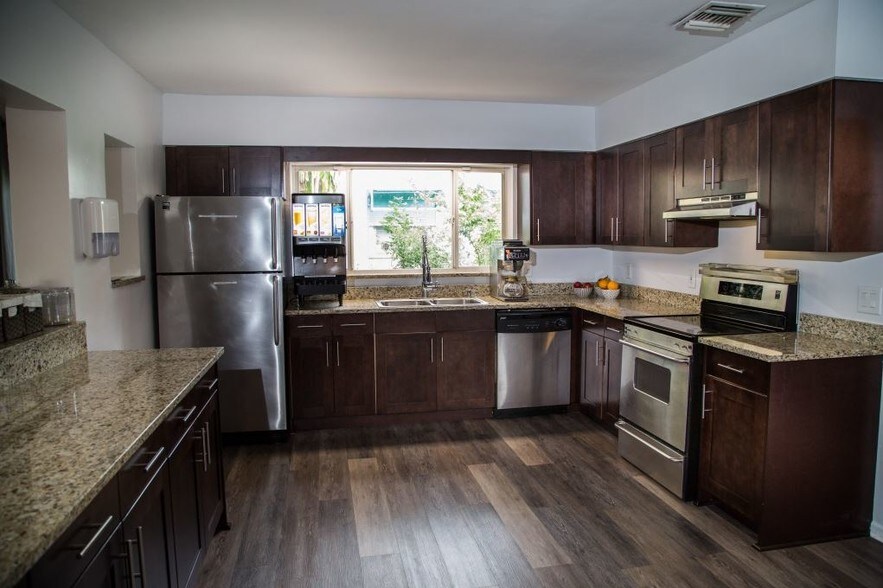 More Photos Of 2615 Lake Dr, West Palm Beach Rehabilitation Center For Sale