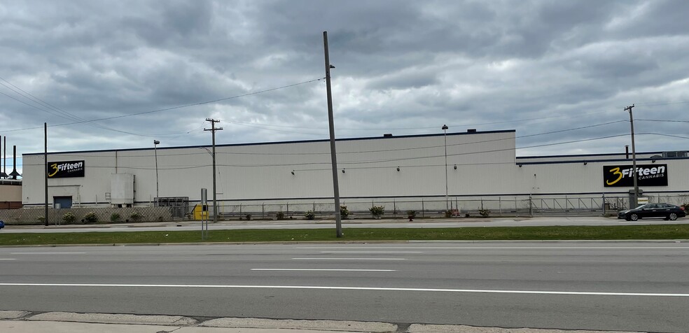 Primary Photo Of 20580 Hoover St, Detroit Manufacturing For Lease