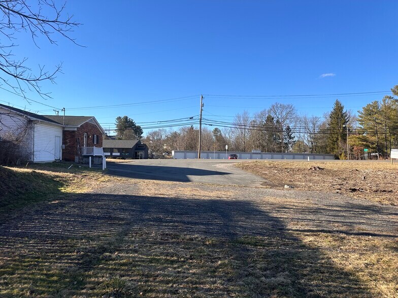 More Photos Of 346 Rural Acres Dr, Beckley Showroom For Sale