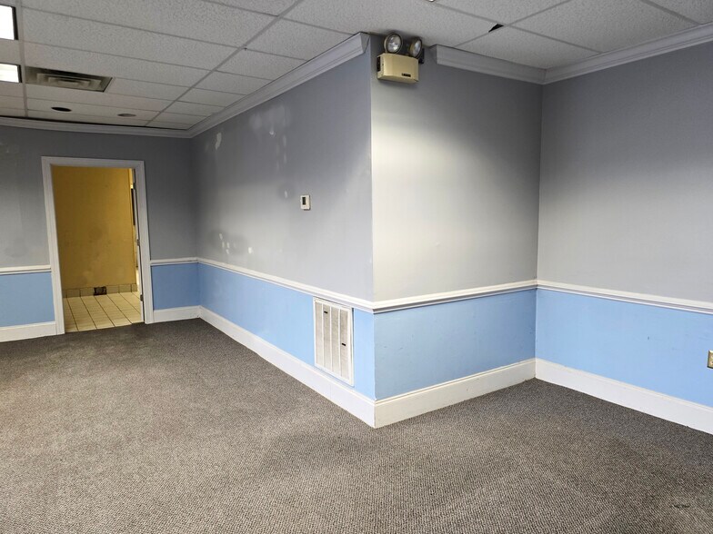 More Photos Of 3301 Lancaster Pike, Wilmington Unknown For Lease