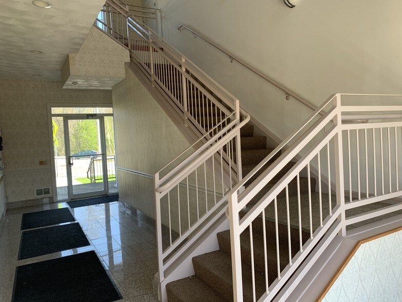 More Photos Of 100 Centerville Rd, Warwick Medical For Lease