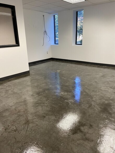 More Photos Of 2488 SW Lakewood Ave, Atlanta Office Residential For Lease