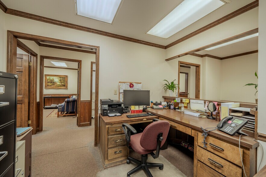 More Photos Of 40 W Main St, Savannah Office For Sale