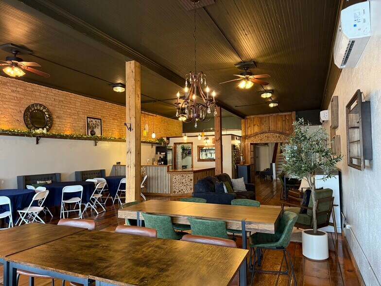 More Photos Of 132 S Main St, Woodruff Storefront Retail Office For Sale